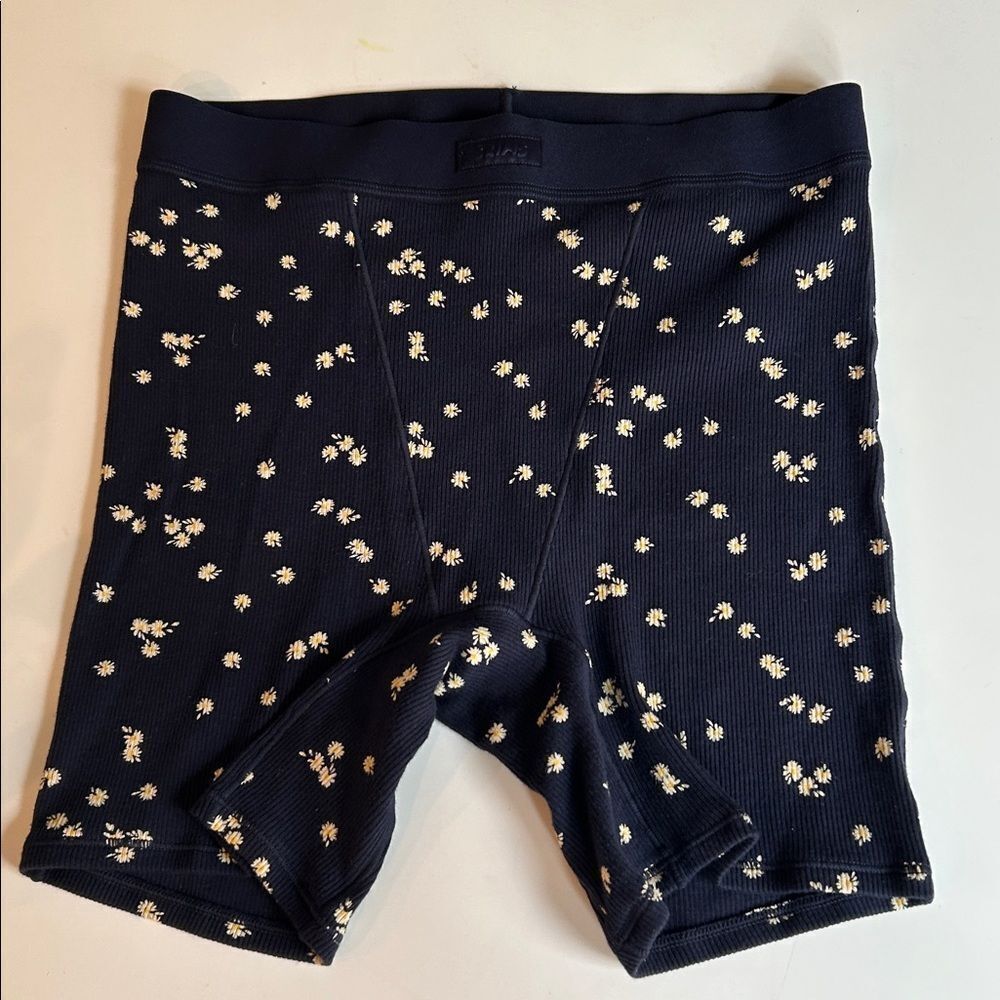 SKIMS Cotton Rib Boxer Shorts, Navy Daisy Print, Size Small, NWOT Open package